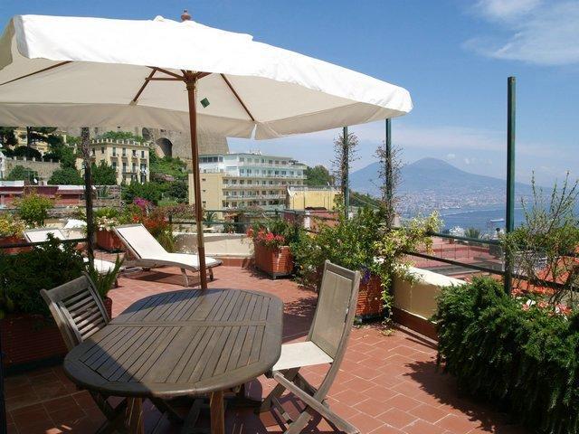 Una Terrazza Sul Golfo Neapel Rum bild