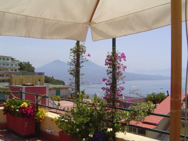 Una Terrazza Sul Golfo Neapel Exteriör bild